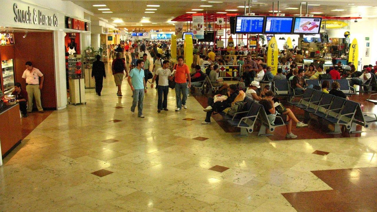 Round-trip transfer from Cancun Airport to hotels in Cancun. - Photo 2
