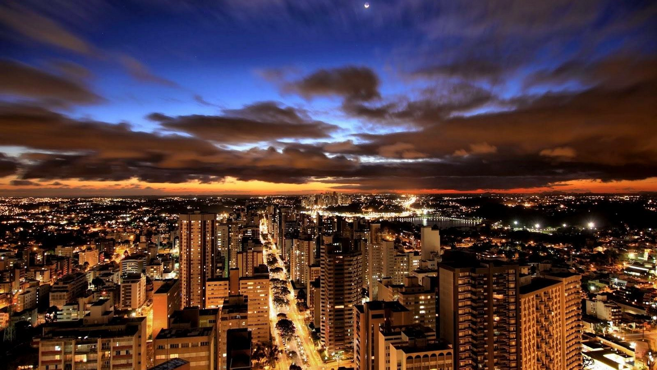 Curitiba at night - Photo 4