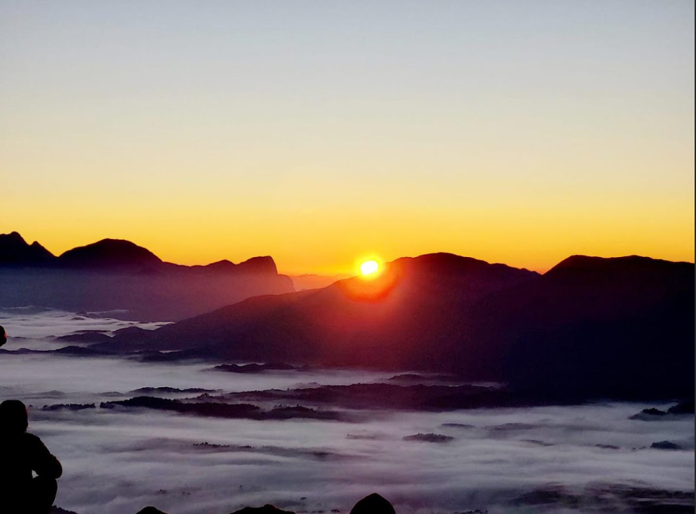 Sunrise at Morro Samambaia - Photo 2