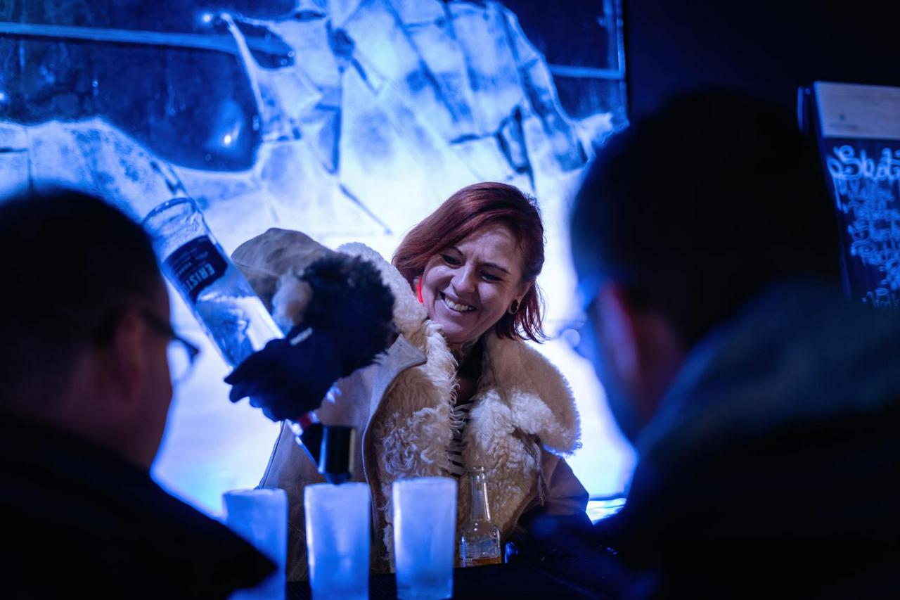 Berlin: Icebar - Entrance ticket with 3 drinks included - Photo 4