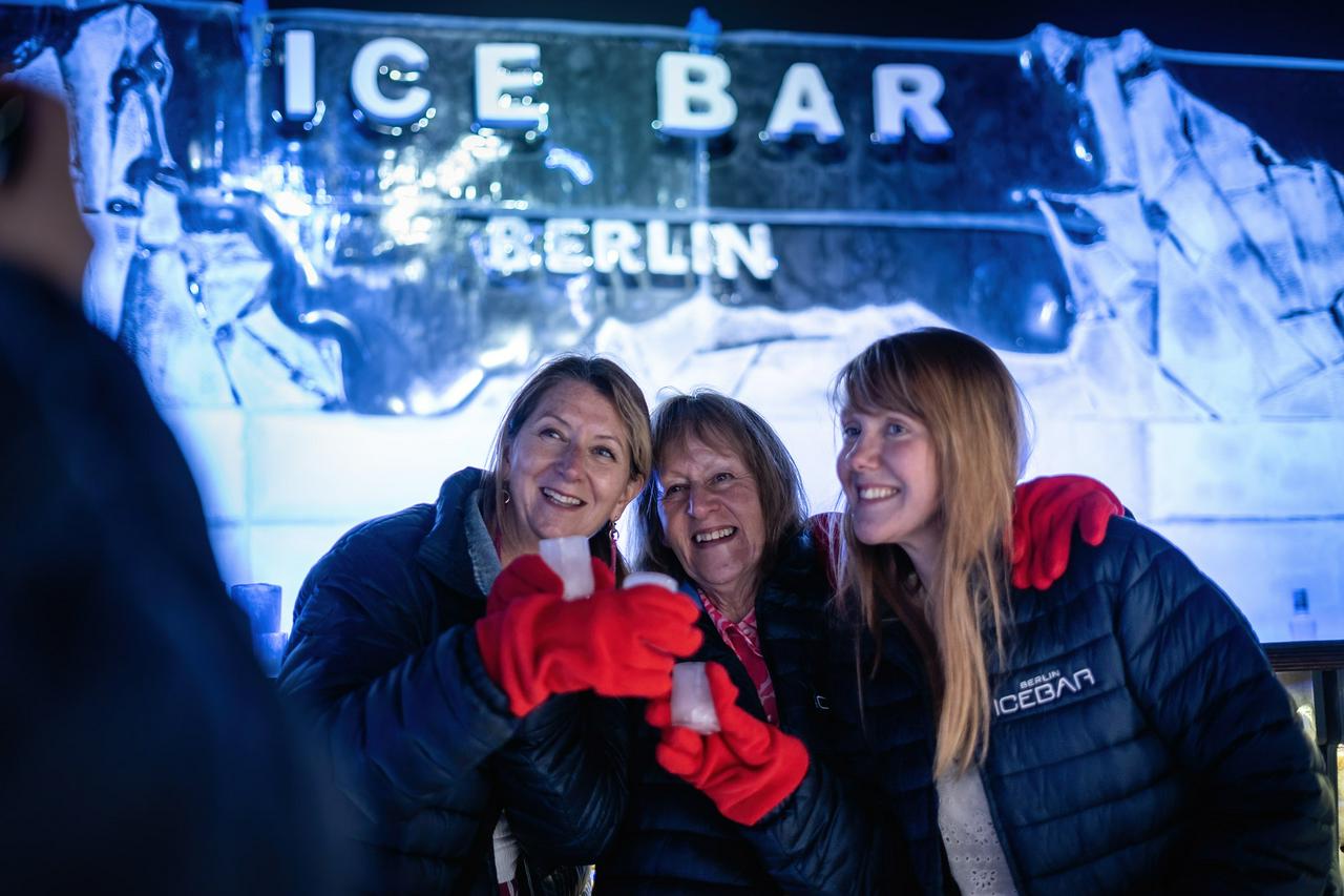 Berlin: Icebar - Entrance ticket with 3 drinks included - Photo 12
