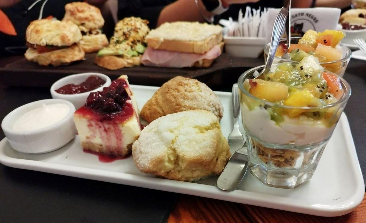 Combo: Brunch at El Gato Negro + 48-hour Bus Ticket - Photo 8