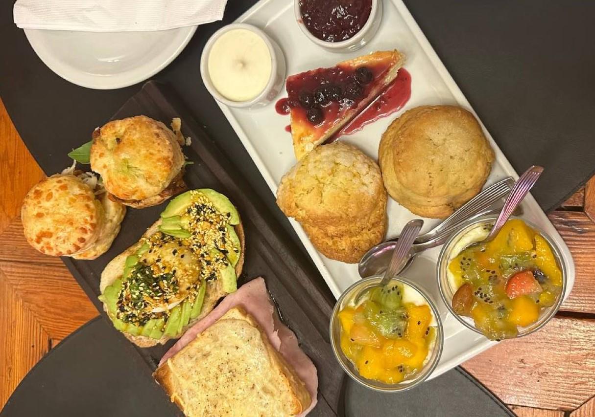 Combo: Brunch at El Gato Negro + 48-hour Bus Ticket - Photo 9