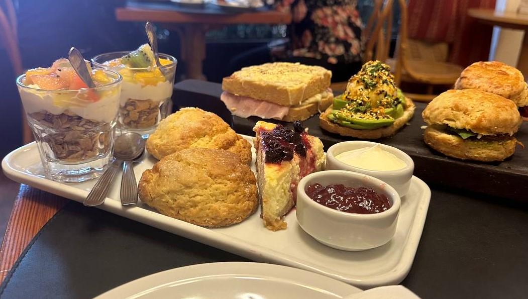 Combo: Brunch at El Gato Negro + 48-hour Bus Ticket - Photo 10