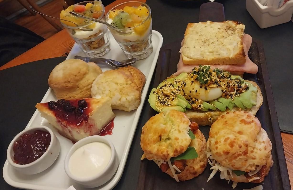 Combo: Brunch at El Gato Negro + 48-hour Bus Ticket - Photo 11