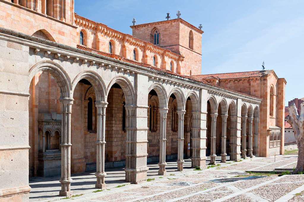 Ávila com entrada nas Muralhas e Segóvia com entrada no Alcázar - Dia inteiro - Photo 2