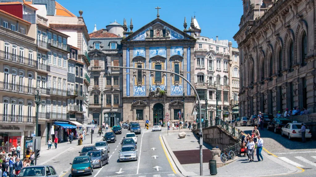 Stories in Blue: Discover Porto through its tiles, an art that tells stories - Photo 6