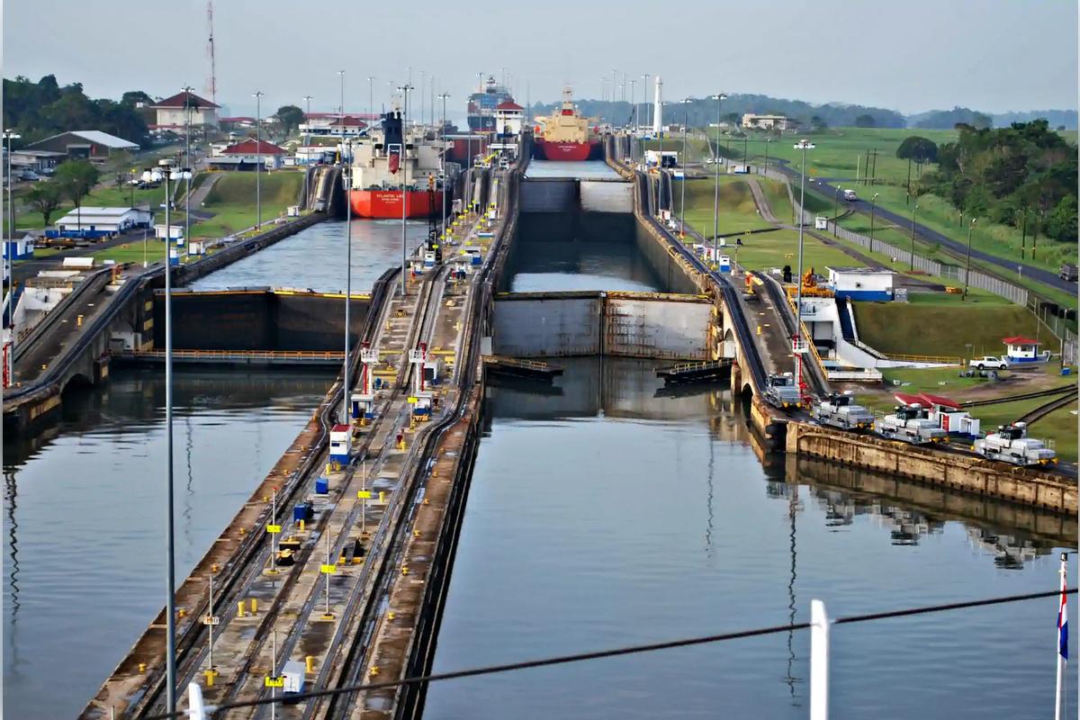 Panama Canal Partial Transit from Panama City Panama City Hotels - Photo 3