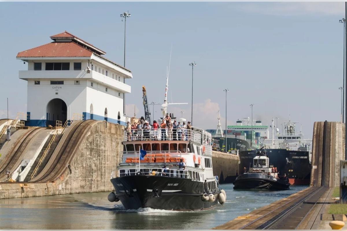 Panama Canal Partial Transit from Panama City Panama City Hotels - Photo 12
