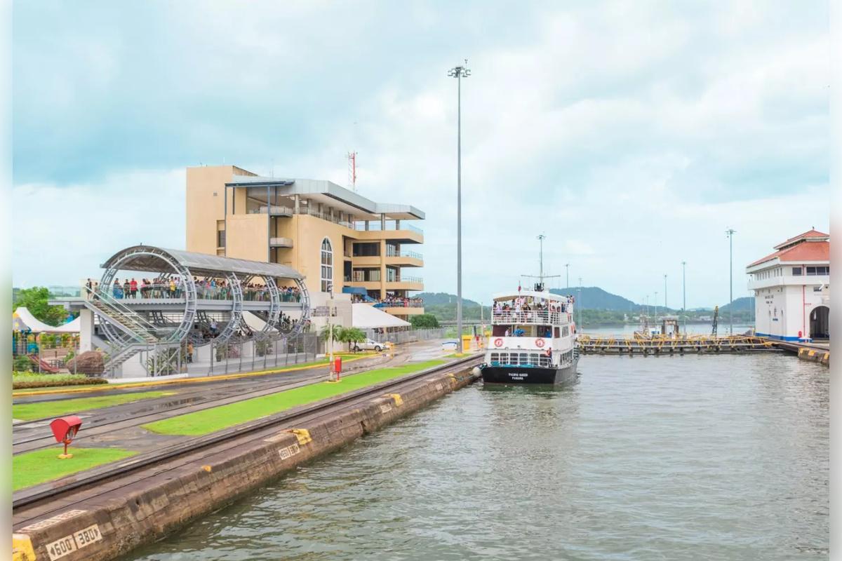 Panama Canal Partial Transit from Panama City Panama City Hotels - Photo 15