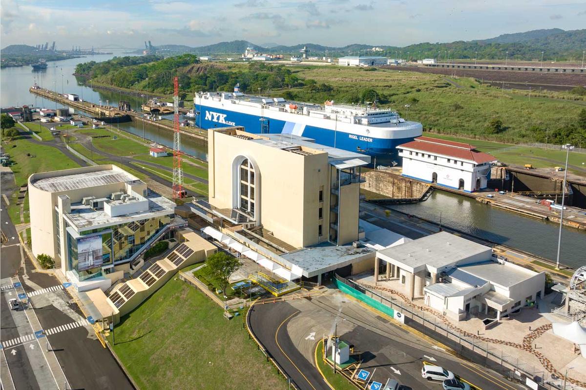 Canal and city day trip - Photo 3