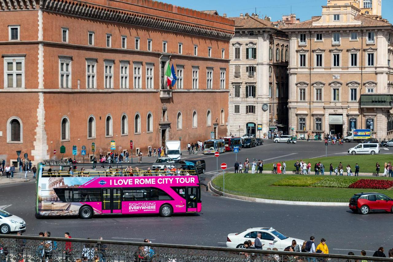 Hop on Hop off Bus - I Love Rome Tourist Bus - Photo 13
