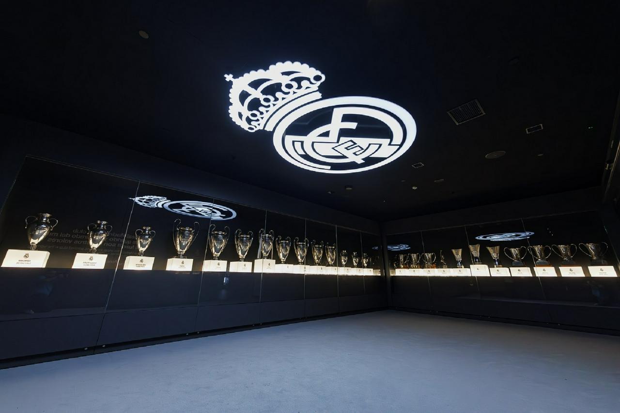 Visita panorâmica de Madrid com visita ao Estádio Bernabeu - Photo 18