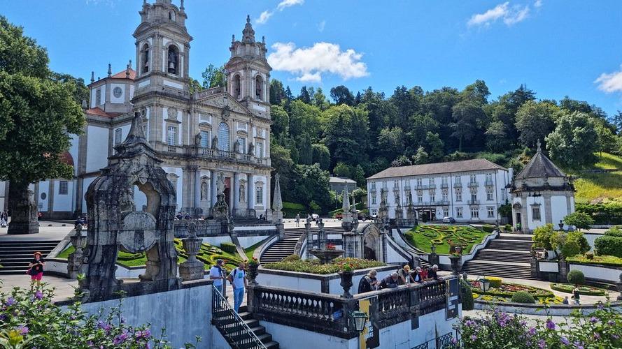 Sanctuaries, History and Flavors: A Day of Spirituality in Minho - Photo 2