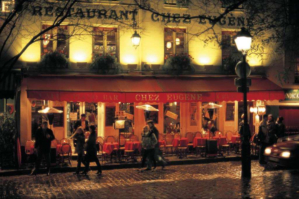 Paris night lights from an open-top bus - Photo 3