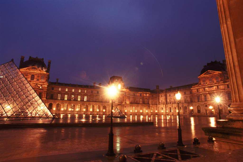 Paris night lights from an open-top bus - Photo 4