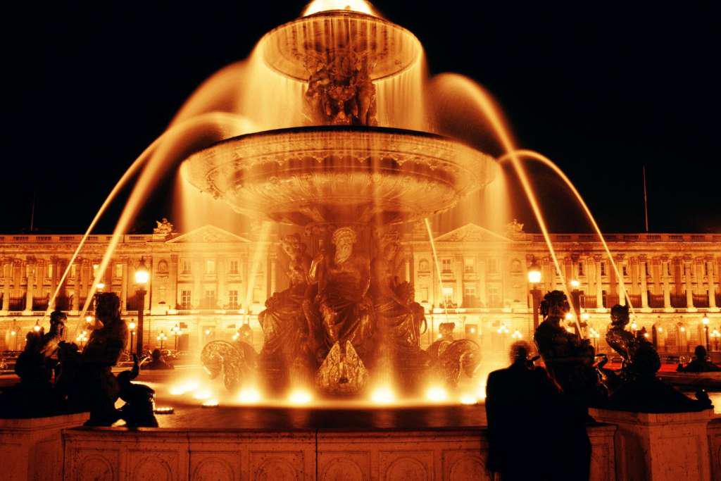 Paris night lights from an open-top bus - Photo 5