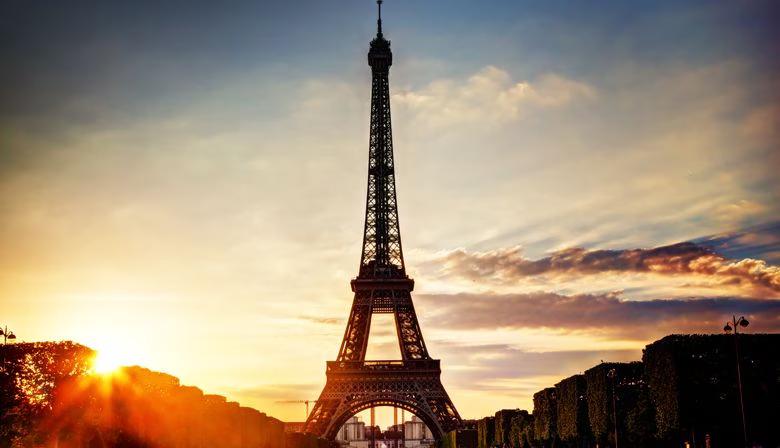 Paris night lights from an open-top bus - Photo 6