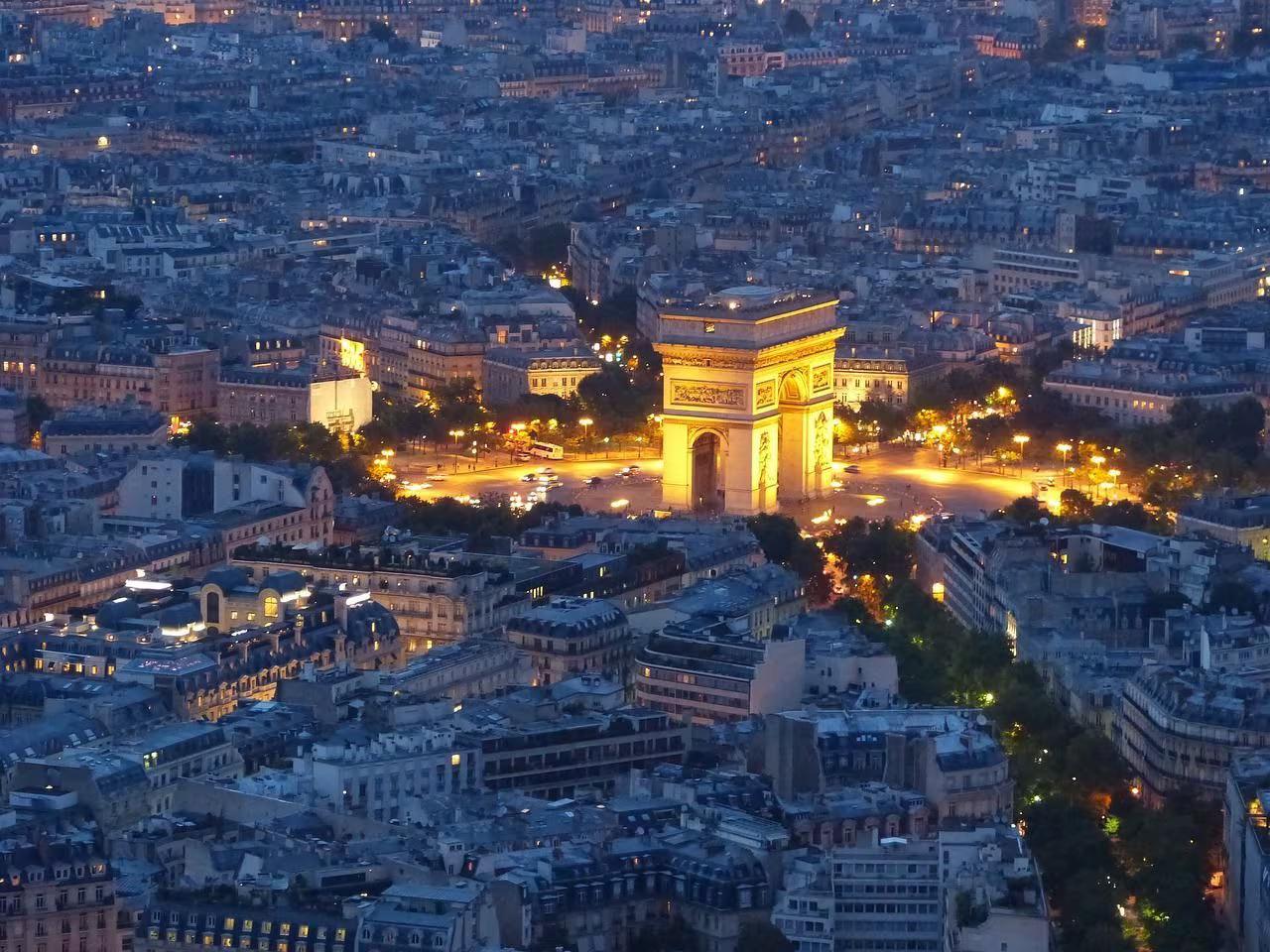 Paris night lights from an open-top bus - Photo 7