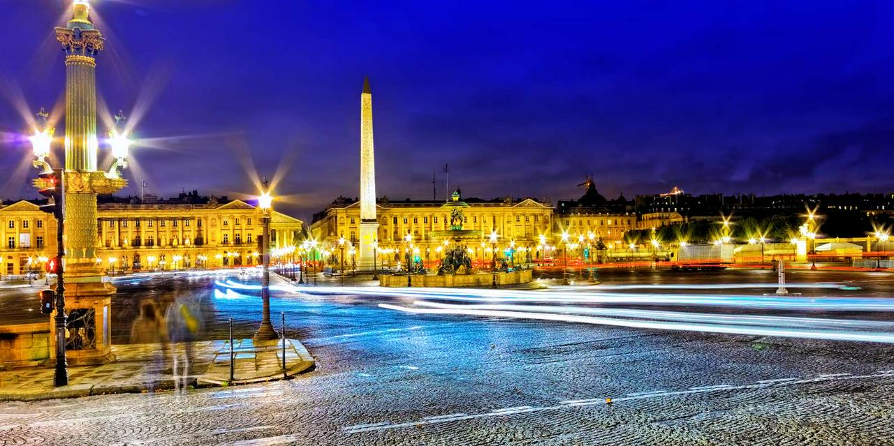 Paris night lights from an open-top bus - Photo 11