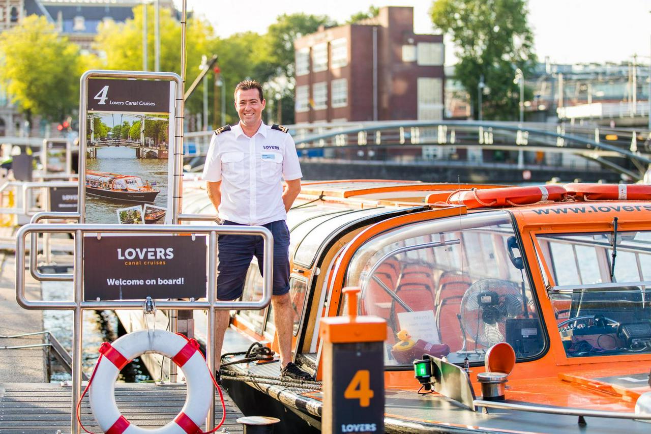 Amsterdam Canal Cruise with Cheese and Wine Tasting - Photo 9