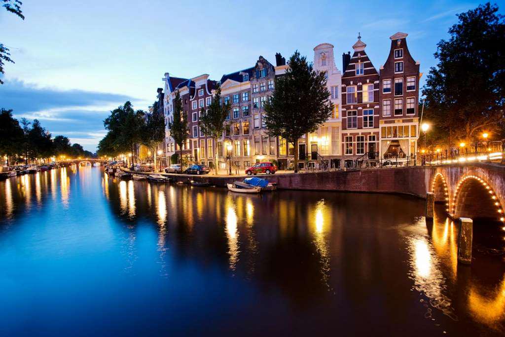 Amsterdam Canal Cruise with Cheese and Wine Tasting - Photo 11