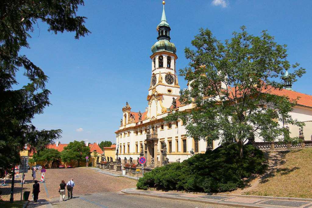 Prague City Tour with Vltava River Cruise - Photo 9