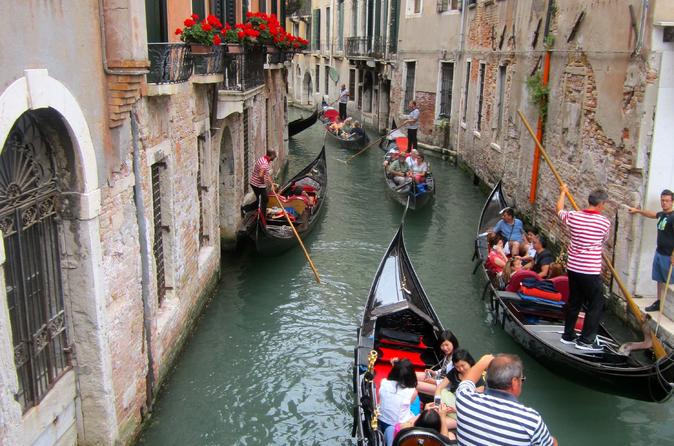 Gondola ride through the canals of Venice - Photo 6