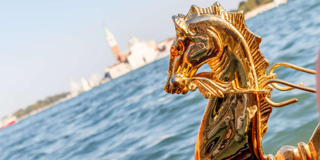 Gondola ride through the canals of Venice - Photo 8