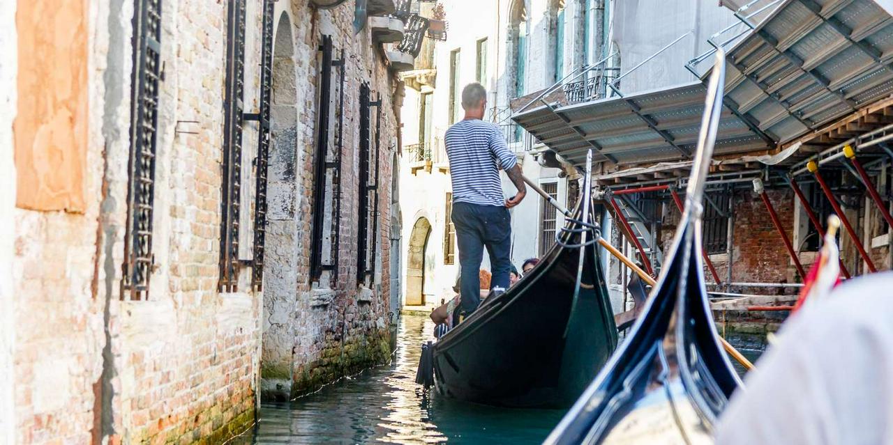 Gondola ride through the canals of Venice - Photo 12