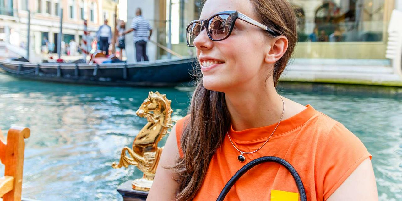 Gondola ride through the canals of Venice - Photo 13
