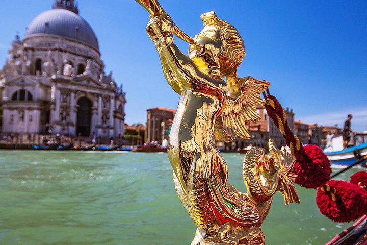 Gondola ride through the canals of Venice - Photo 16