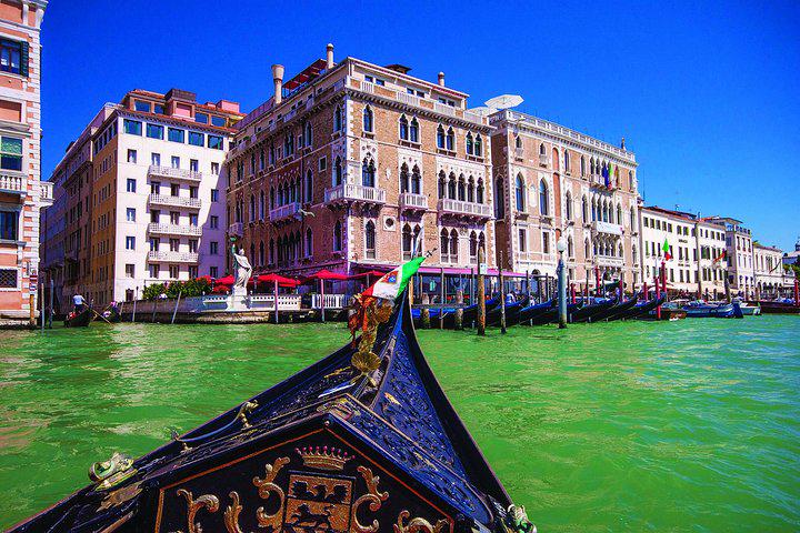 Gondola ride through the canals of Venice - Photo 19