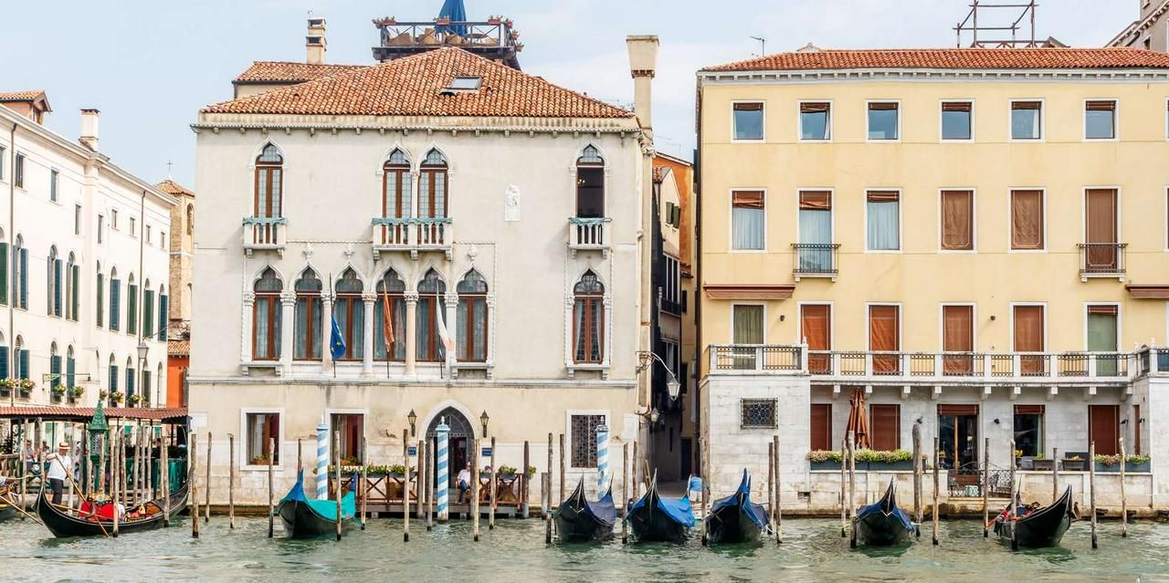 Gondola ride through the canals of Venice - Photo 22