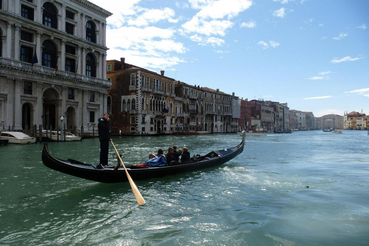 Gondola ride and St. Mark's Basilica - Photo 3