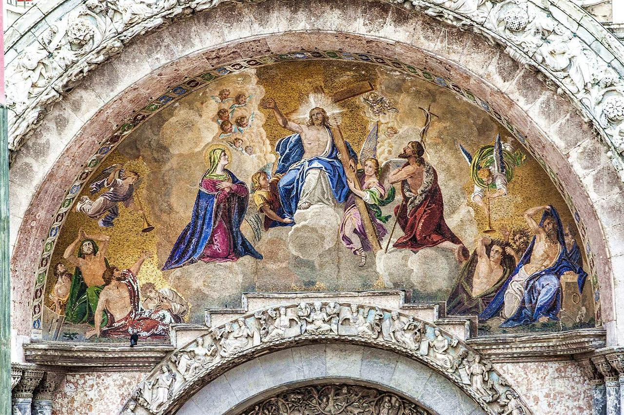 Gondola ride and St. Mark's Basilica - Photo 5