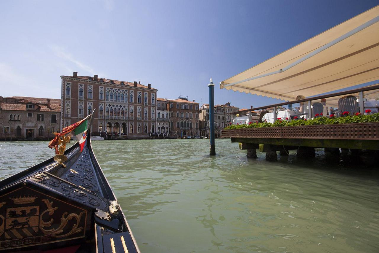 Gondola ride and St. Mark's Basilica - Photo 7