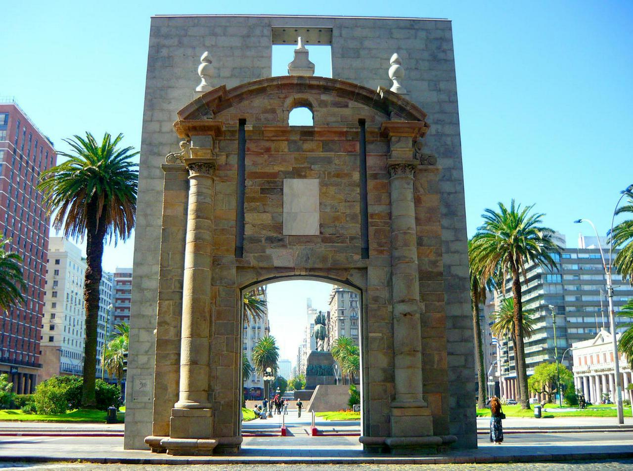 Complete city tour of Montevideo for passengers arriving by cruise ship - Photo 3