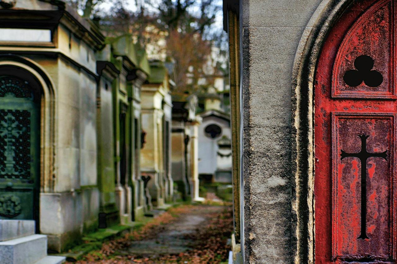 Père-Lachaise Cemetery in Paris - Photo 2