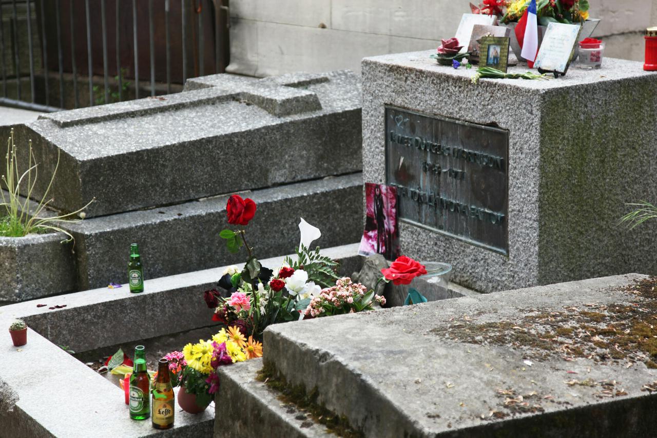 Père-Lachaise Cemetery in Paris - Photo 4