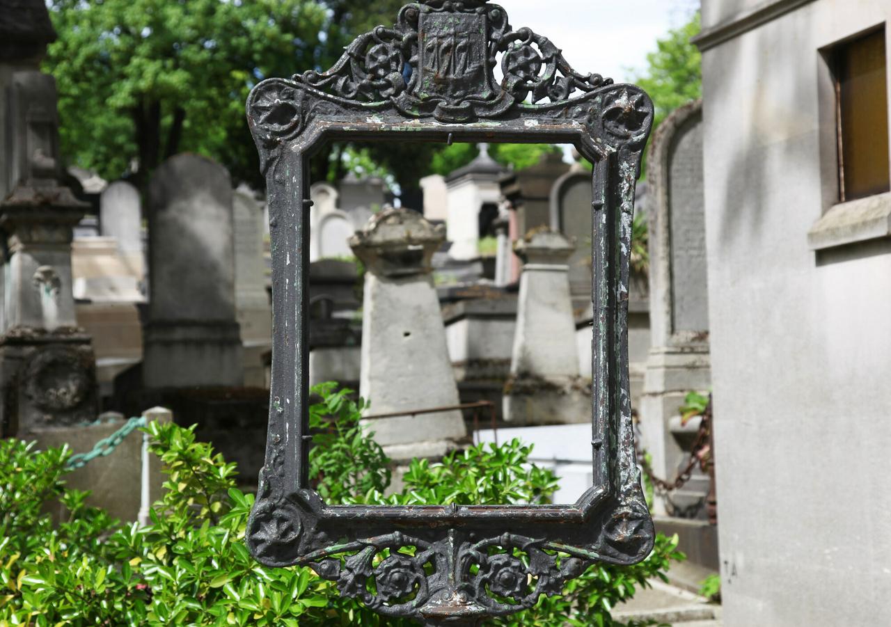 Père-Lachaise Cemetery in Paris - Photo 6