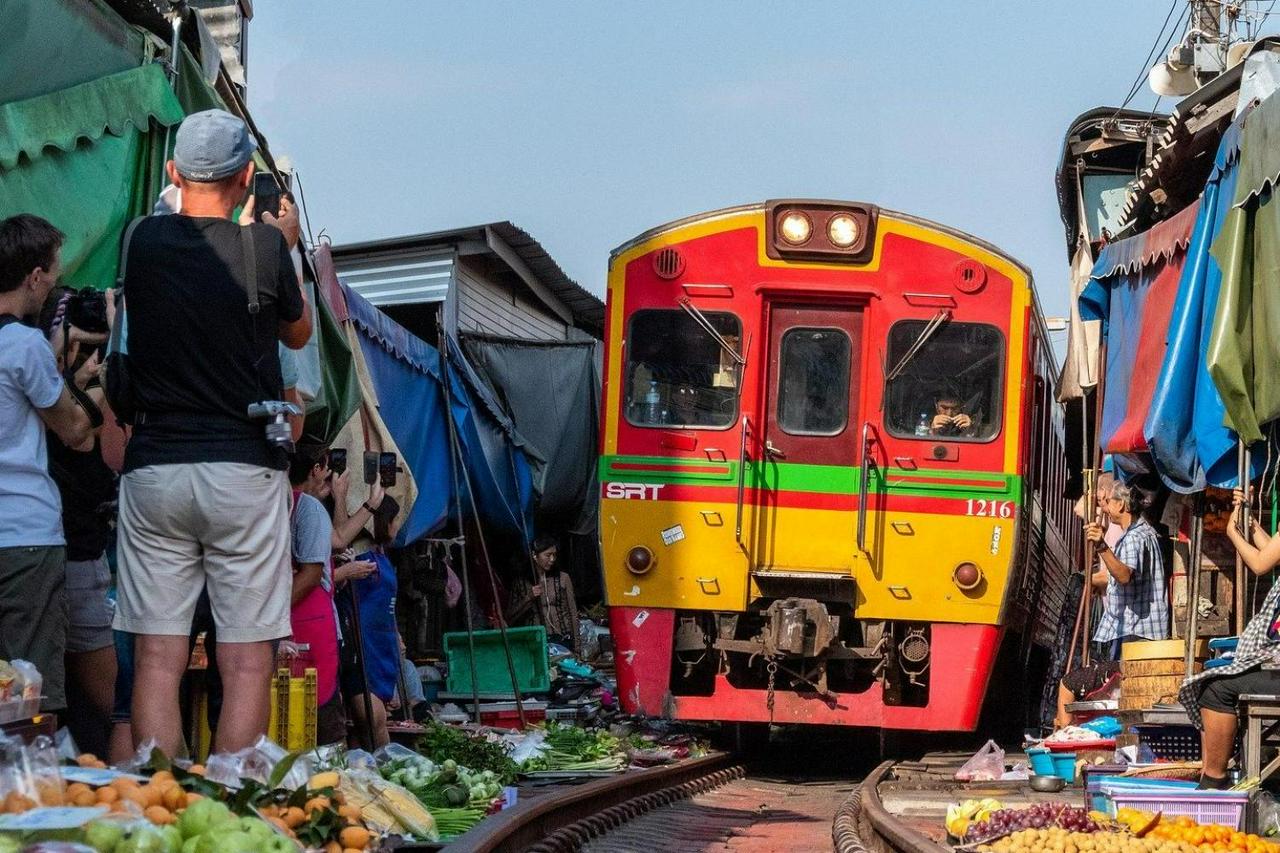 Half Day Morning Damnoen Saduak and Maeklong Train Market - Photo 2