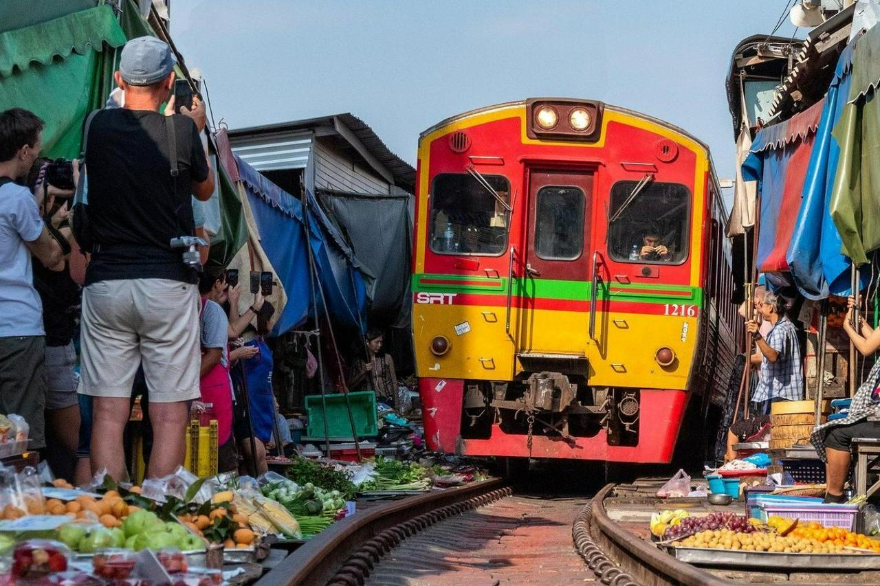 Damnoen Saduak Floating Market - Photo 3