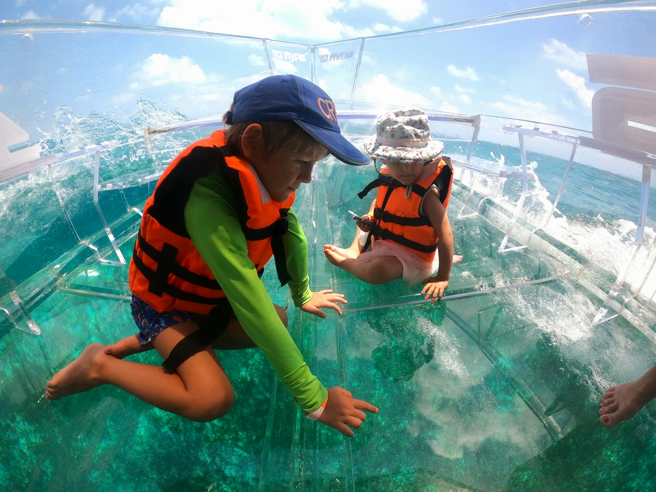 Light Boat in Cancun: Colors of Cancun - Photo 2