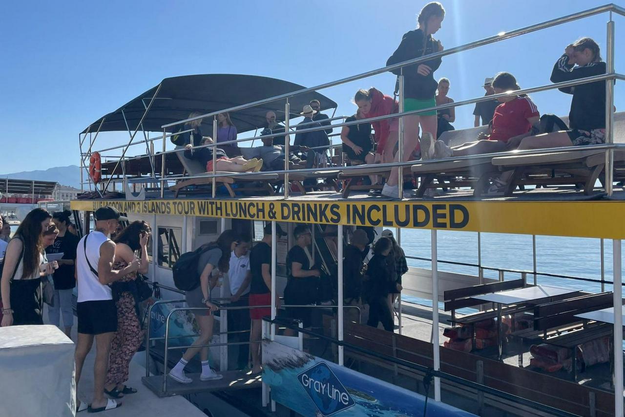 Lagoa Azul, naufrágio e cruzeiro Solta com almoço e bebidas ilimitados saindo de Split - Photo 5