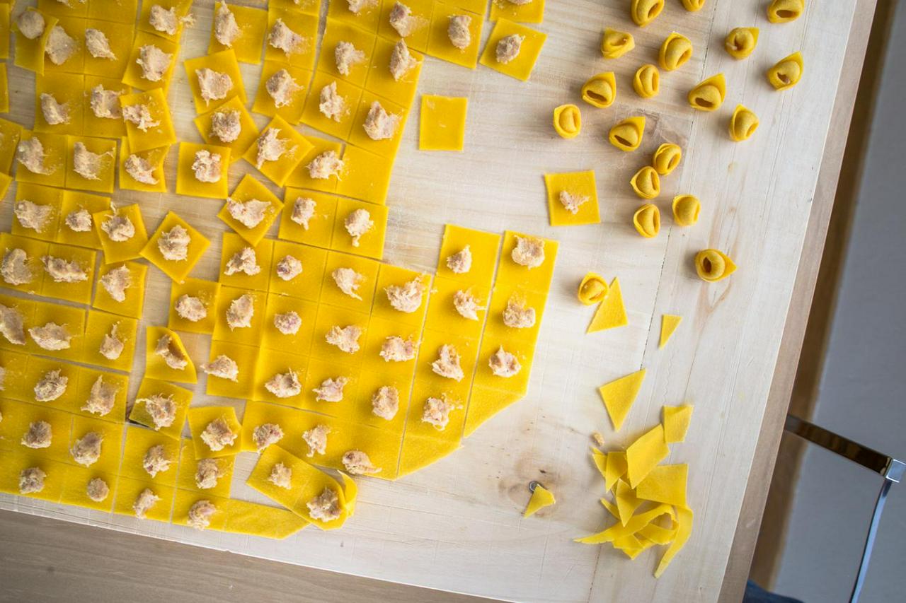 Aula de Tortellini para pequenos grupos na casa de um morador local com almoço - Photo 2