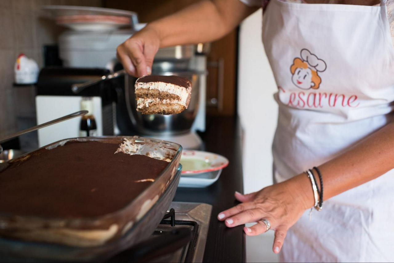 Pizza para pequenos grupos e aula de tiramisu na casa de um morador local com almoço em Sorrento - Photo 3