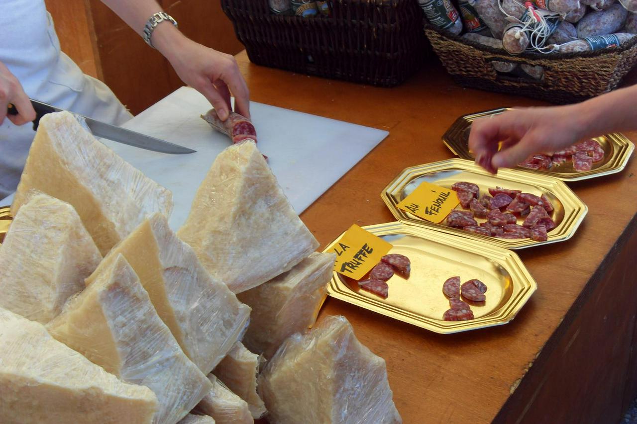 Excursão gastronômica de rua para pequenos grupos em Pisa com um especialista em culinária local - Photo 6