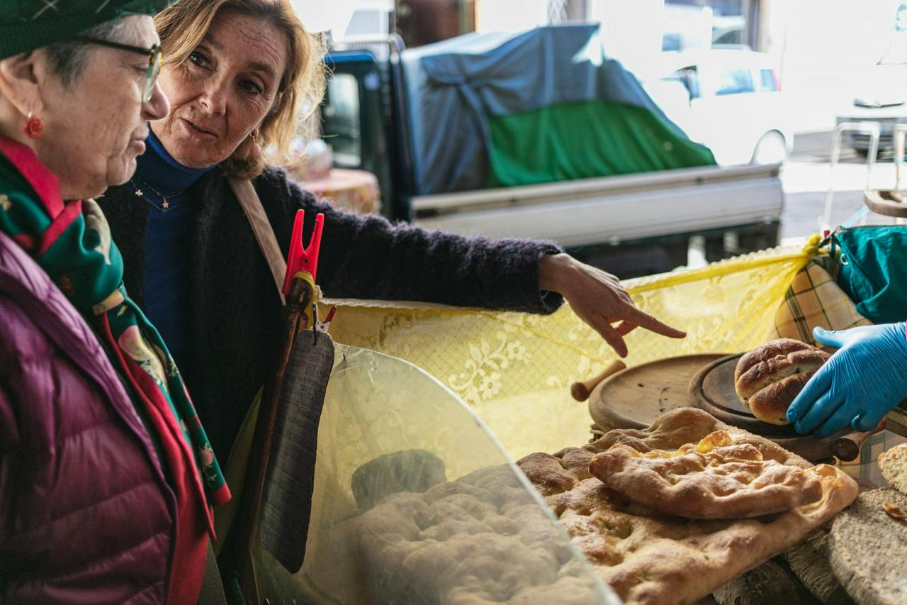 Excursão gastronômica de rua para pequenos grupos em Verona com um especialista em culinária local - Photo 6