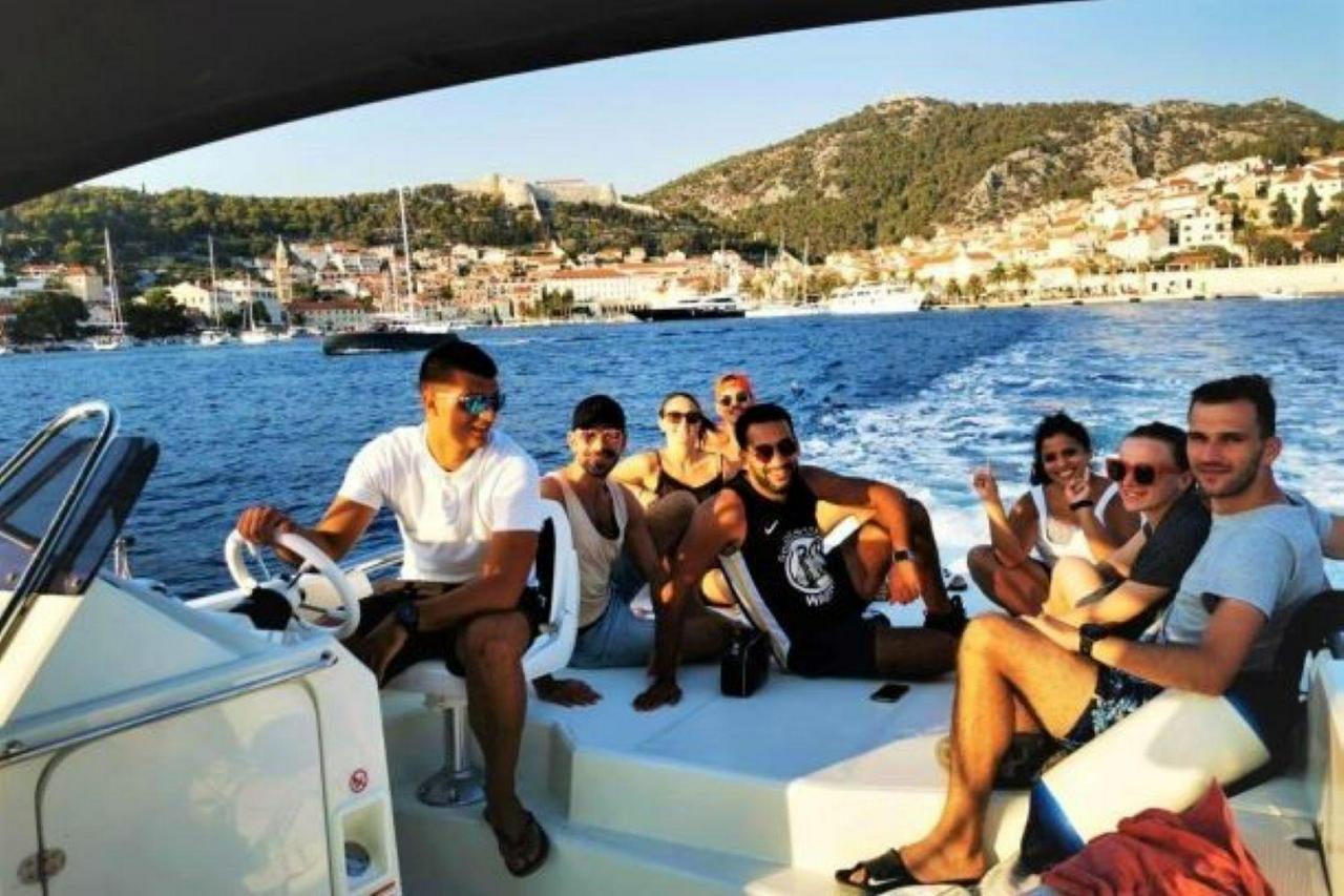 Excursão para grupos pequenos em cavernas azuis, Vis e Hvar - Photo 9